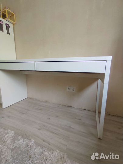Письменный стол IKEA микке белый
