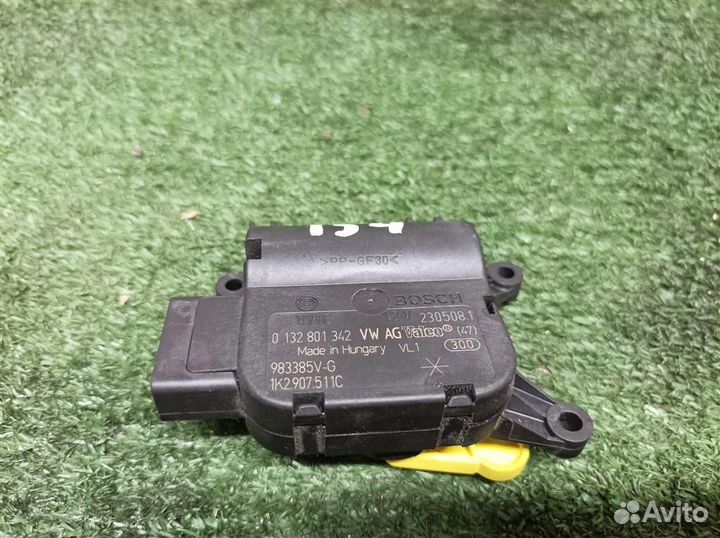 Моторчик заслонки печки VW Jetta 2005-2011