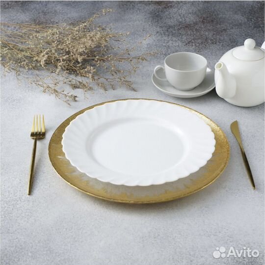 Тарелки сервировочные золотистые