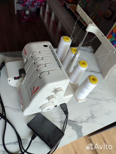 Продаю оверлок Janome Legend 068DW