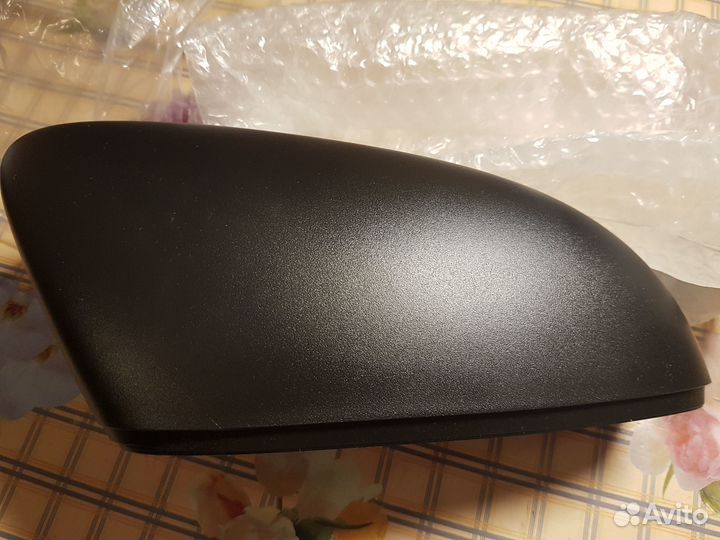 Корпус правого зеркала автомобиля Volkswagen Polo