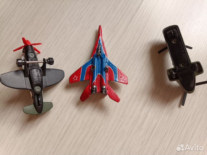 Модельки самолётов, вертолёта