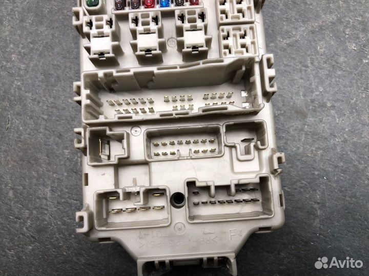 Блок предохранителей салонный Mitsubishi Lancer