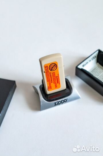 Новая зажигалка Zippo Flat Sand Slim