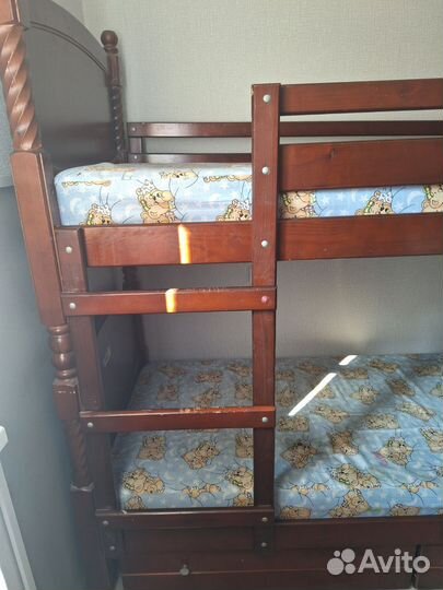 Кровать двухьярусная