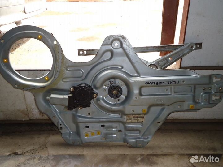 Стеклоподъемник передний левый Серато 2004-2008