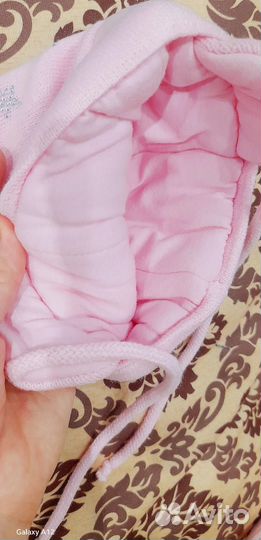 Шапки детские и носки на девочку