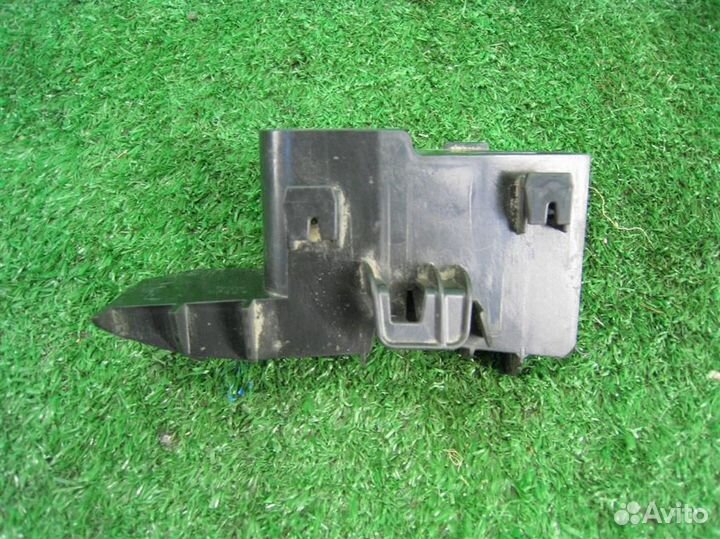 Кронштейн бампера заднего левый Toyota Yaris P13