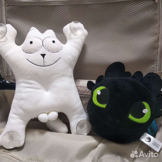 Кот, дракон и брелок для ключей