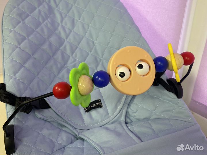 Шезлонг с игрушками