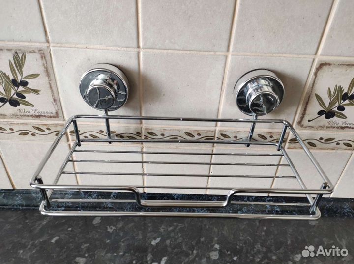 Полка в ванную на присосках