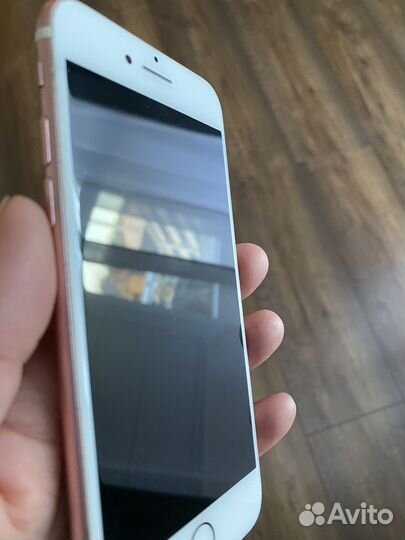 Телефон iPhone 7