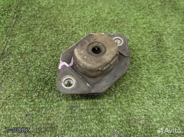 Крепление винтовой пружины BMW E90