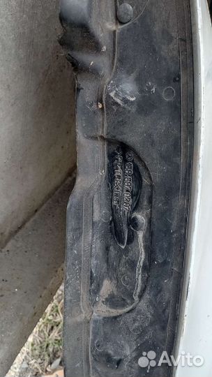 Крыло переднее