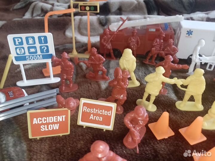 Набор игрушечный Пожарный и Скорая