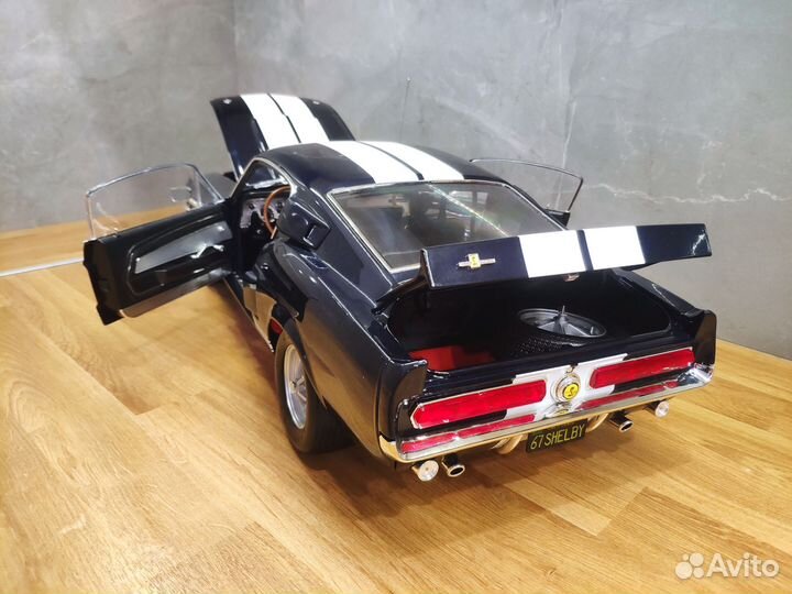 Модель 1:8 Ford Mustang 1967 Shelby GT-500