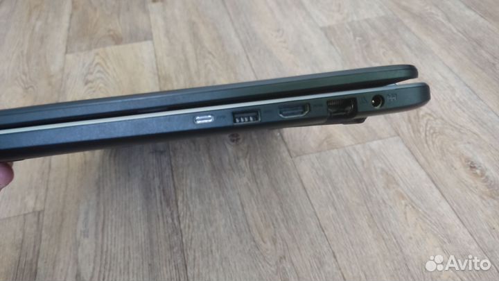 Asus vivobook 17 X705U