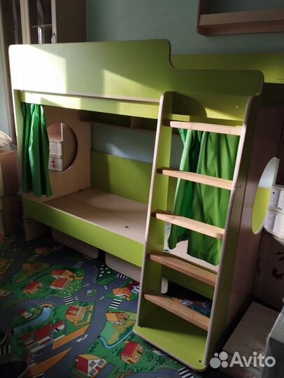 Детская двухярусная кровать