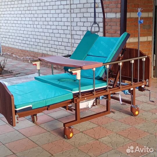 Кровать для лежачих больных с туалетом