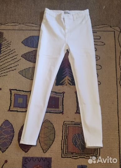 Белые джинсы zara