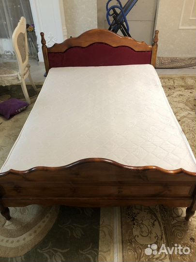 Кровать двухспальная с матрасом