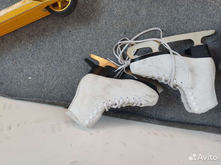 Продам коньки для девочки