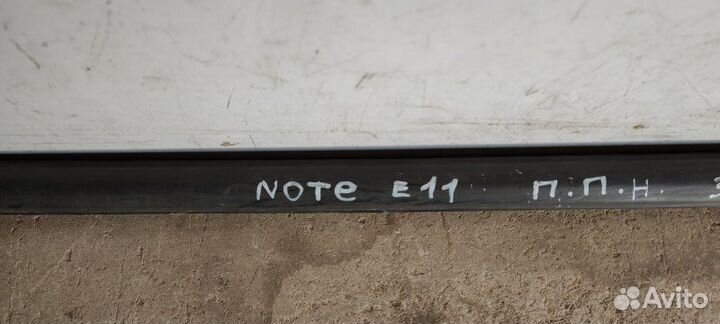 Молдинг стекла Nissan Note E11 2006-2013