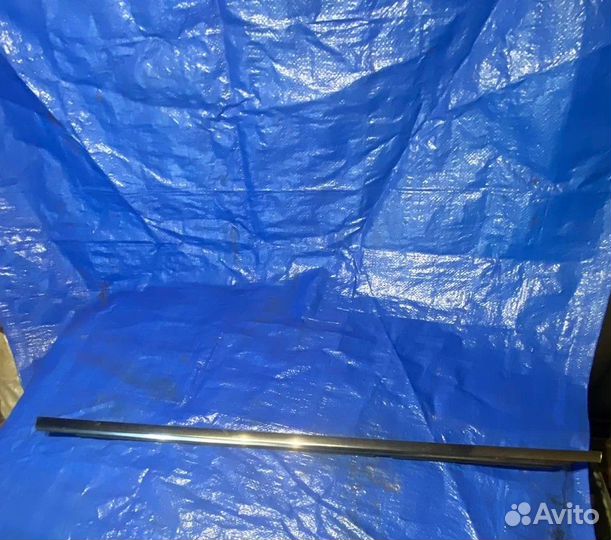 Молдинг центральный задней двери (хром) правый