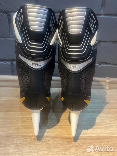 Хоккейные коньки новые bauer 45 размер