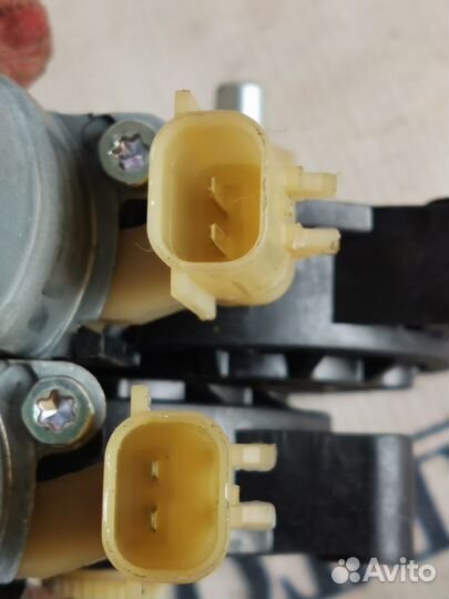 Задний моторчик стеклоподъемника Chevrolet Cruze