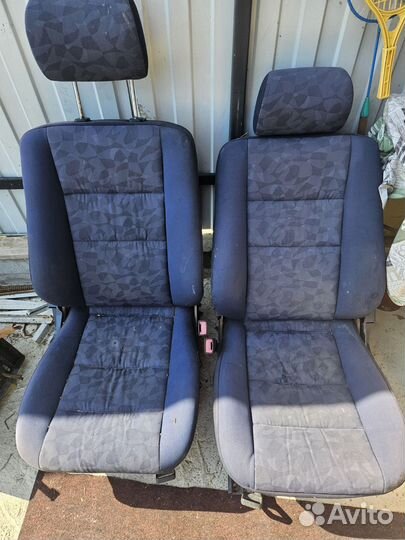 Сиденья с мерса 124