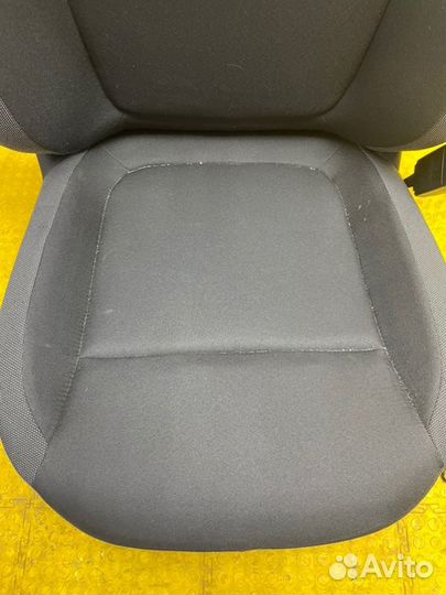 Сидение переднее правое Renault Duster K9K 2021