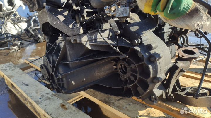 МКПП (механическая коробка переключения передач) V