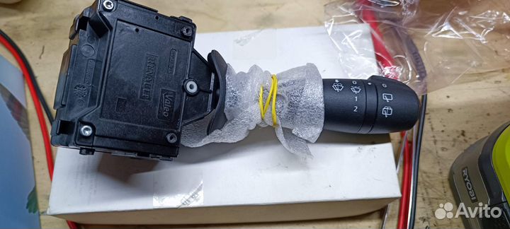 Подрулевой переключатель дворников Renault Duster