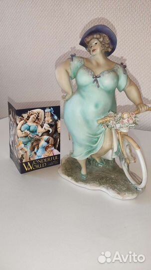 Capodimonte Толстушка с велосипедом