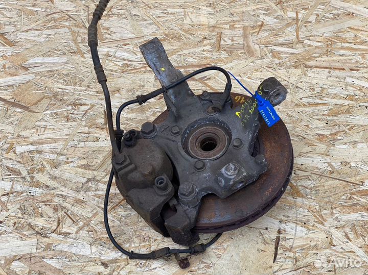 Кулак передний правый Dodge Caravan 4 2000-2007