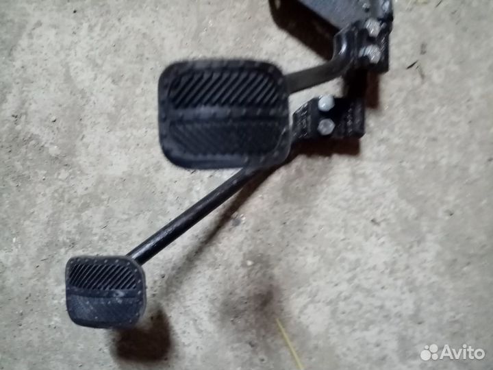 Вторые педали для учебного транспорта