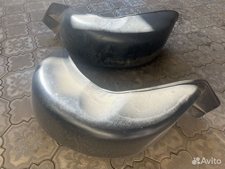 Подкрылки новые комплект на Ниву