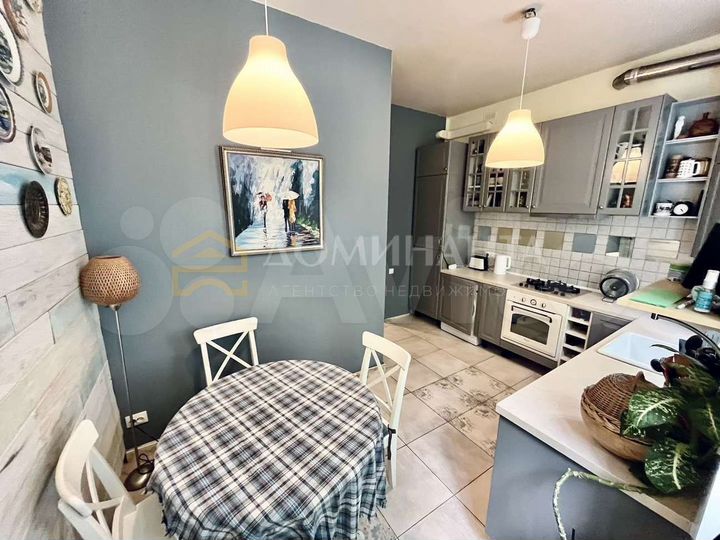 4-к. квартира, 102 м², 2/4 эт.