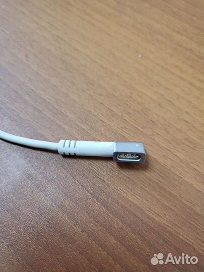 Зарядный блок MacBook