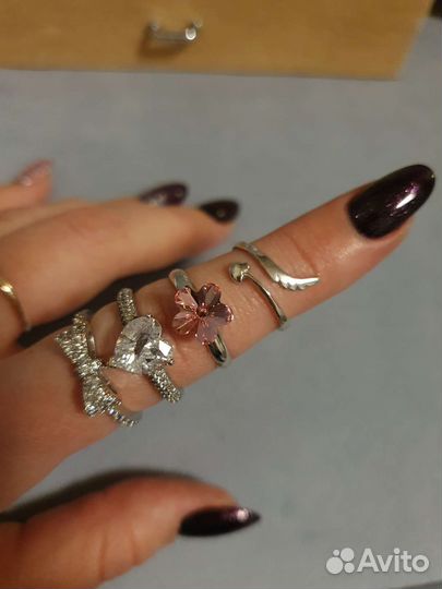 Серьги и кольца Swarovski в ассортименте