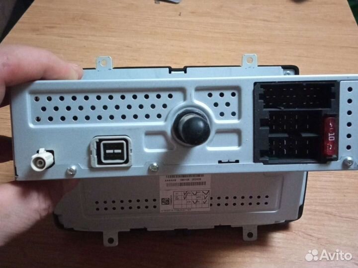 Продаю 2 дин автомагнитолу на весту