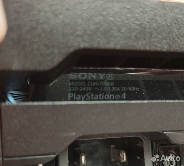 Sony PS4 Pro 1 Тb (не исправен дисковод)
