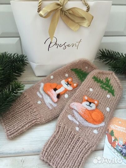 Подарочные варежки ручной работы