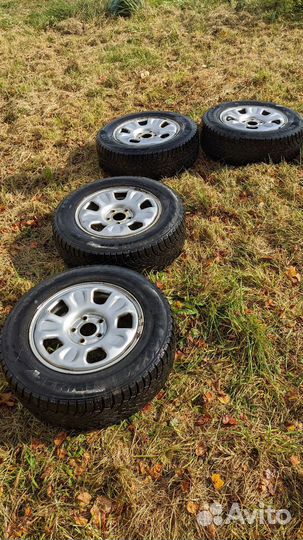 Pirelli Formula Ice 215/65 R16