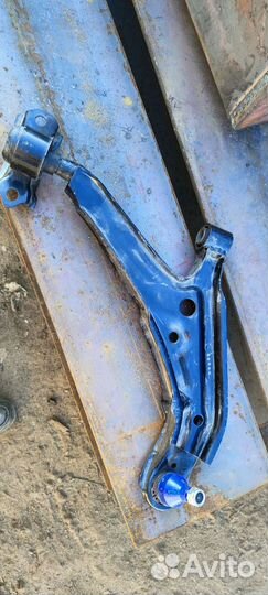 Рычаг нижний Ниссан премьера правый