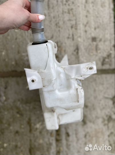 Бачек омывателя стекла Mitsubishi Lancer X