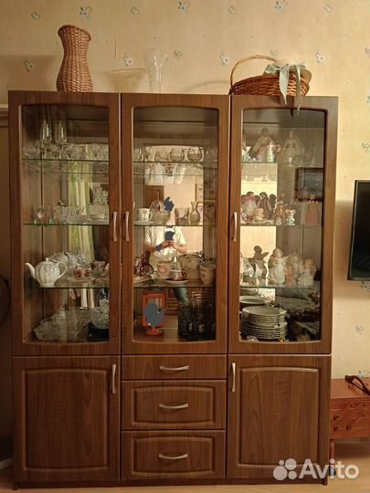 Шкаф сервант для посуды