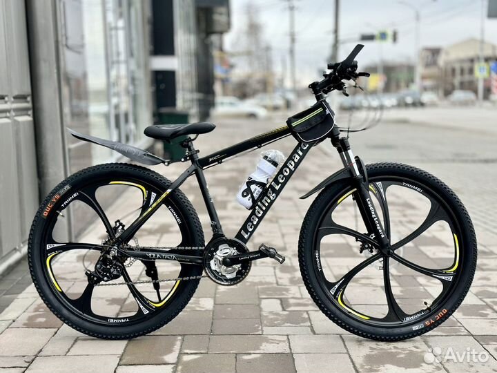 Велосипед спортивный на литых дисках 26 размер