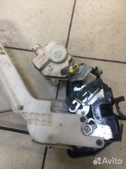 Замок дверной задний левый Hyundai Elantra XD